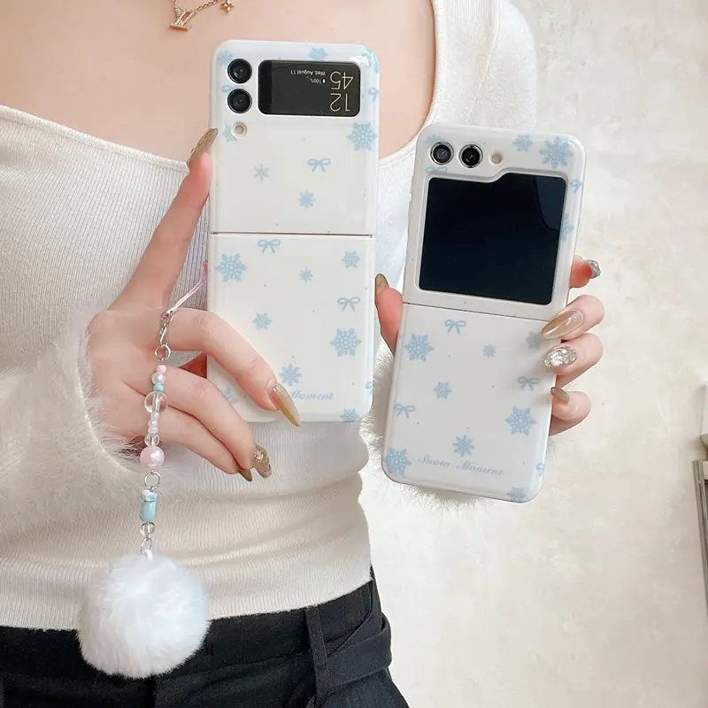 Snowflake Pattern Phone Case with Fluffy Ball Chain, 1 Count Fashion Phone Protective Cover, Phone Accessories Compatible with Samsung Galaxy Z Flip 6 5 4 3 0