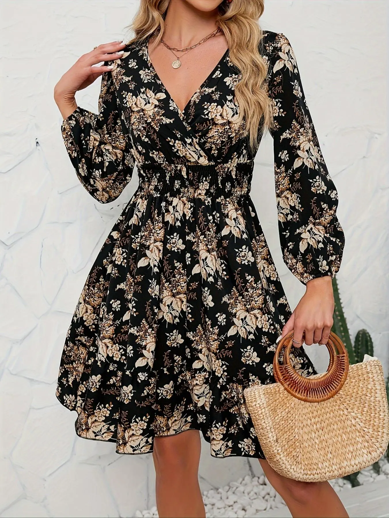 Women's Floral Print Shirred Wrap V Neck A Line Dress, Boho Fashion Bishop Sleeve Short Dress for Daily Holiday Vacation Wear, Ladies Dress for All Seasons