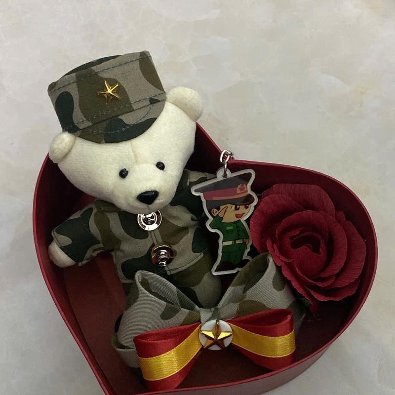 Combo hộp quà trái tim +gấu móc khoá + nơ buộc tóc + móc khoá nhựa + hoa 6