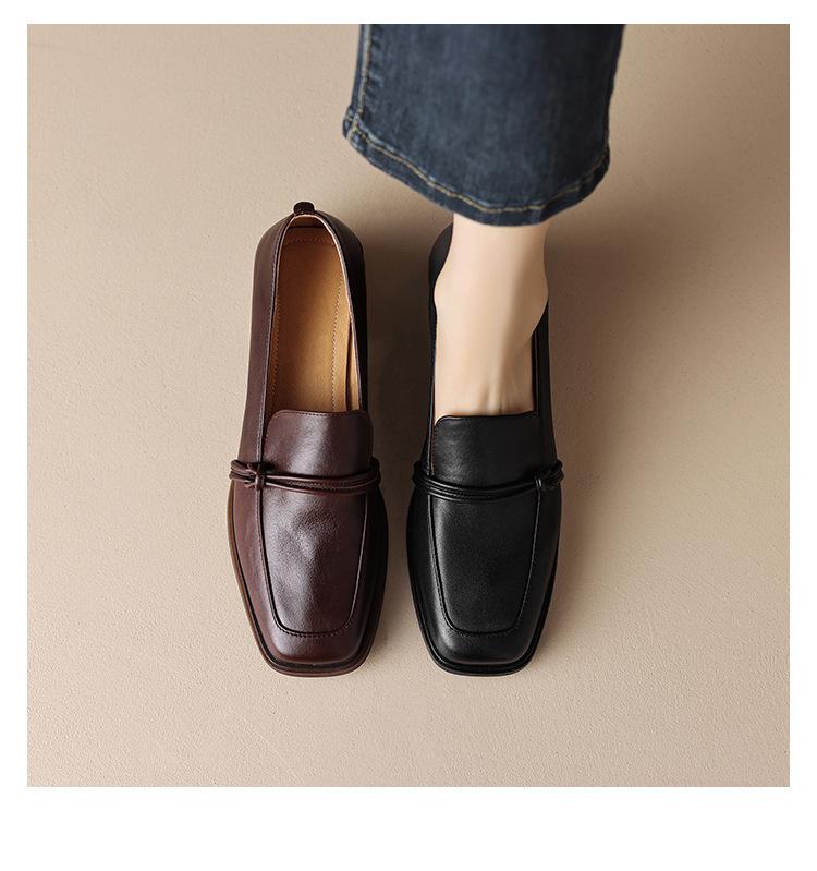 Product Introduction of 2025 Summer New Fashion Square Toe Shoes For Women Retro British Style Small Leather Shoes New Mid-Heel Single Shoes 2