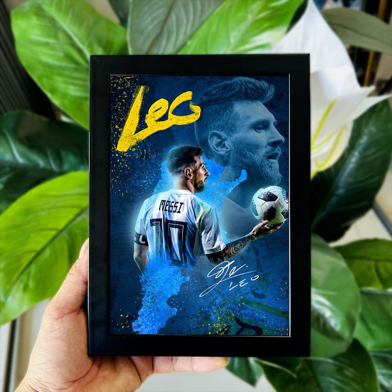 Tranh Ảnh Poster Để Bàn Cầu Thủ Bóng Đá Lionel Messi M10 Nhiều Mẫu Mã và Kích Thước Có Thể Treo