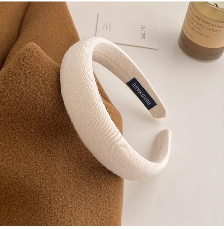 Product Introduction of Solid Color Versatile Sponge Headband Soft Stretchy Hair Accessory for Everyday Styling, Workouts Fashion Comfortable Non-Slip Hair Band for Women Girls 17