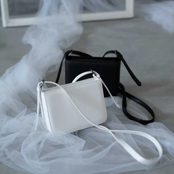 Tas Slempang Wanita LALA Simple Sling Bag Wanita Terbaru Bahan Kulit  Sintetis Miniso Kokoh Penutup Resleting 4 Variasi Warna Terbaik Jahitan Rapih Sling Bag wanita Terbaru 2023 Tas Selempang Wanita Terbaru 2023 5