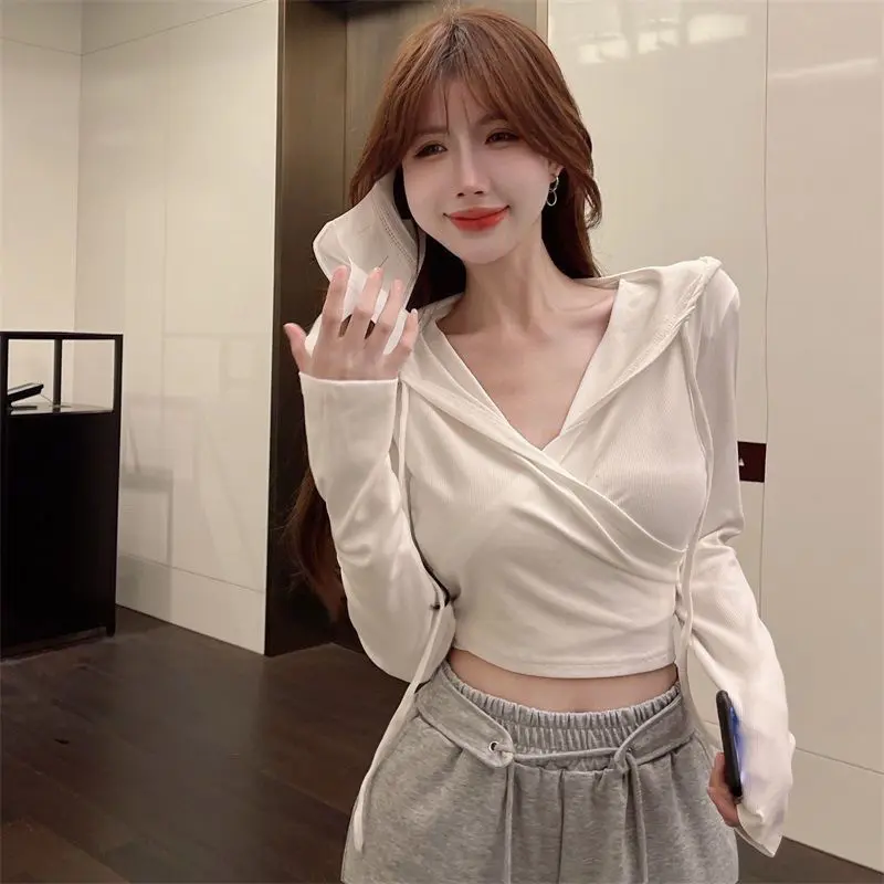 Áo Nỉ Có Mũ Chéo, Thiết Kế Mơ Giấu Dễ Thương Và Gợi Cảm, Áo Thun Dài Tay, Áo Sơ Mi Lớp Nền Hàng Mới Về Mùa Thu, Áo Ngắn Nữ Cô Gái Nóng Bỏng, Phong Cách Ins