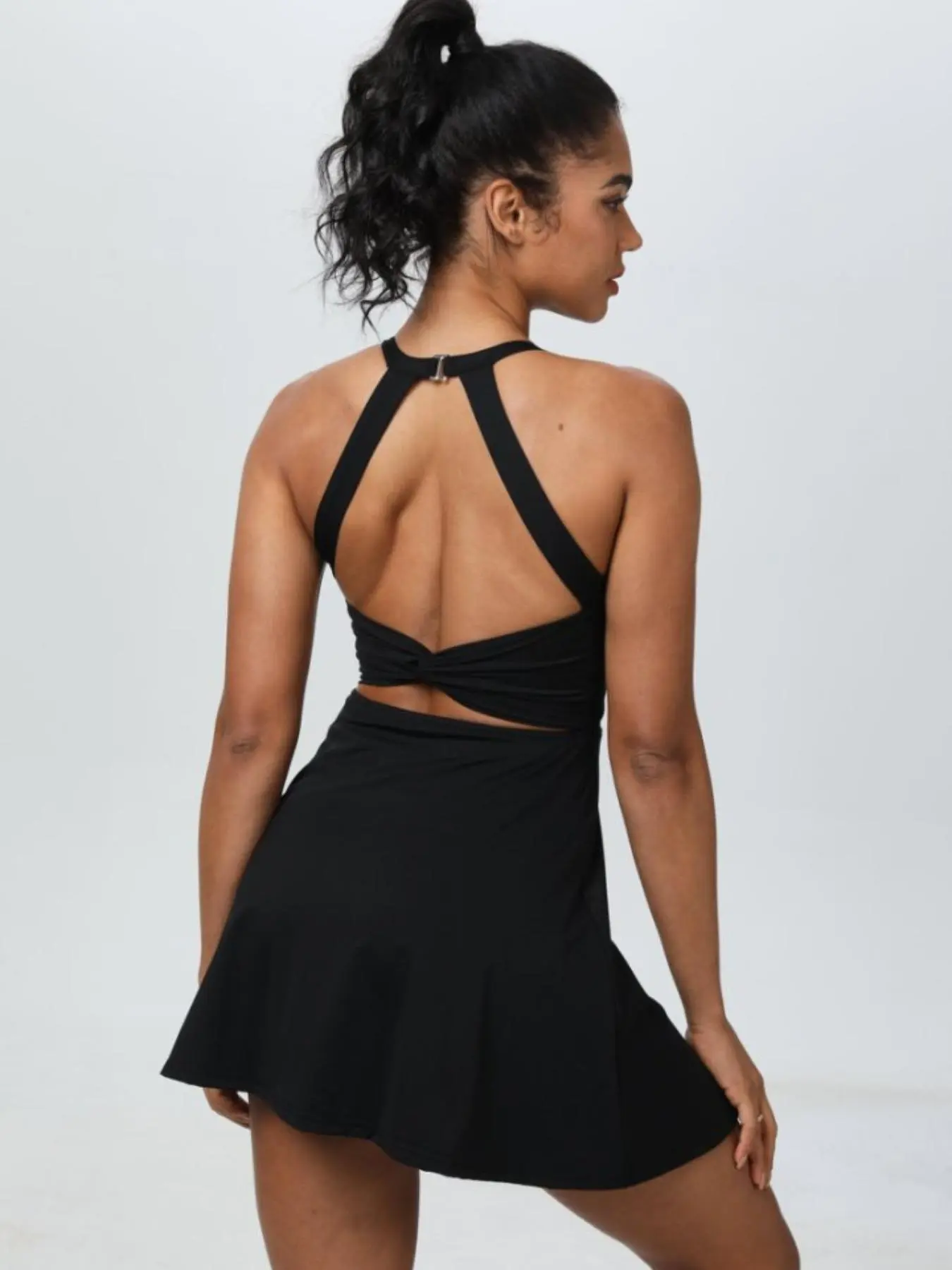 Women's Solid Cross Back Sports Dress with Built-in Shorts & Side Pockets, Breathable Comfortable U-Neck Tennis Dress, Ladies Sportswear for Indoor Outdoor Wear