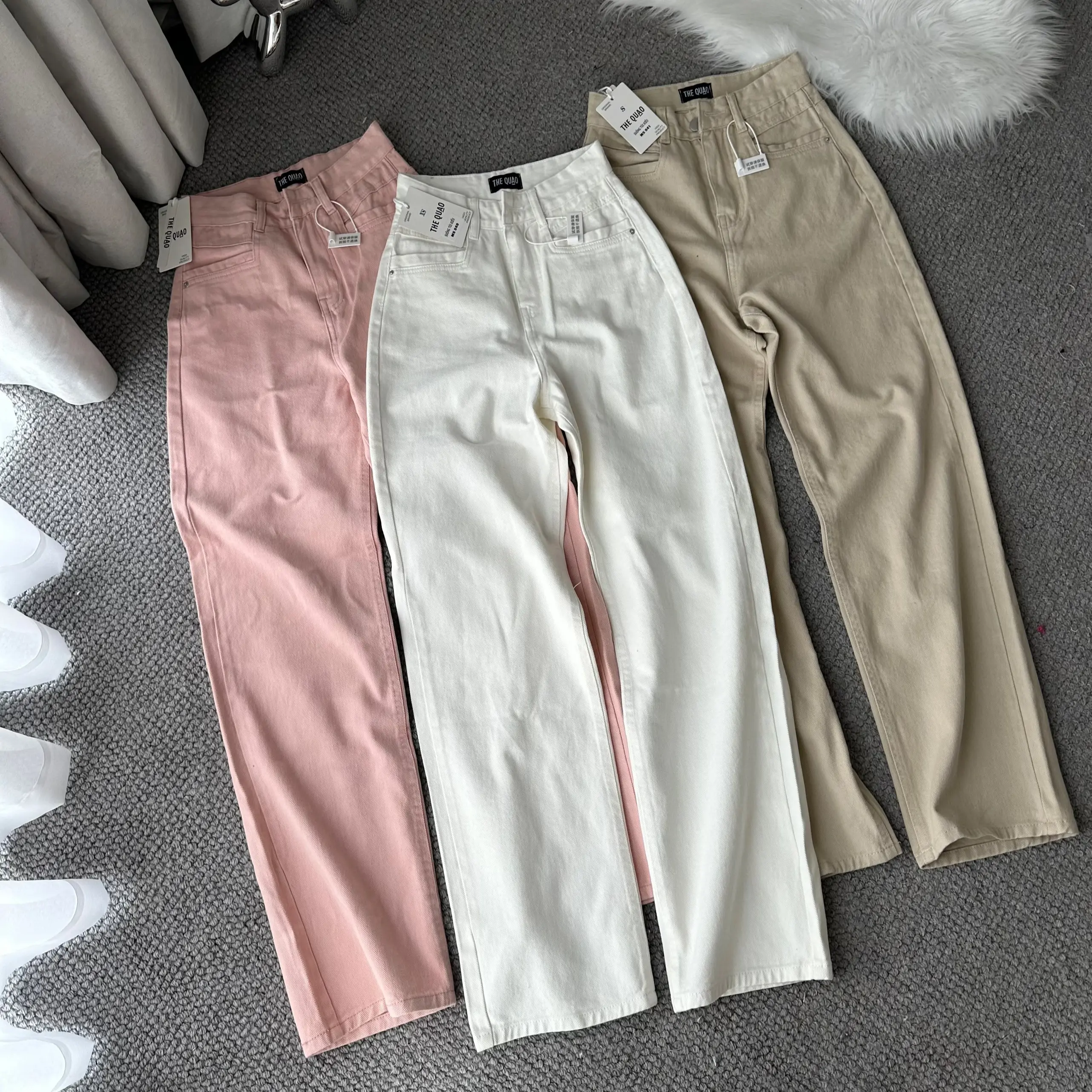 THE QUẠO - Quần Jean Nữ Lưng Cao Ống Rộng Dáng Dài Hai Màu Trắng Be R0201_275 (SIZE TO)