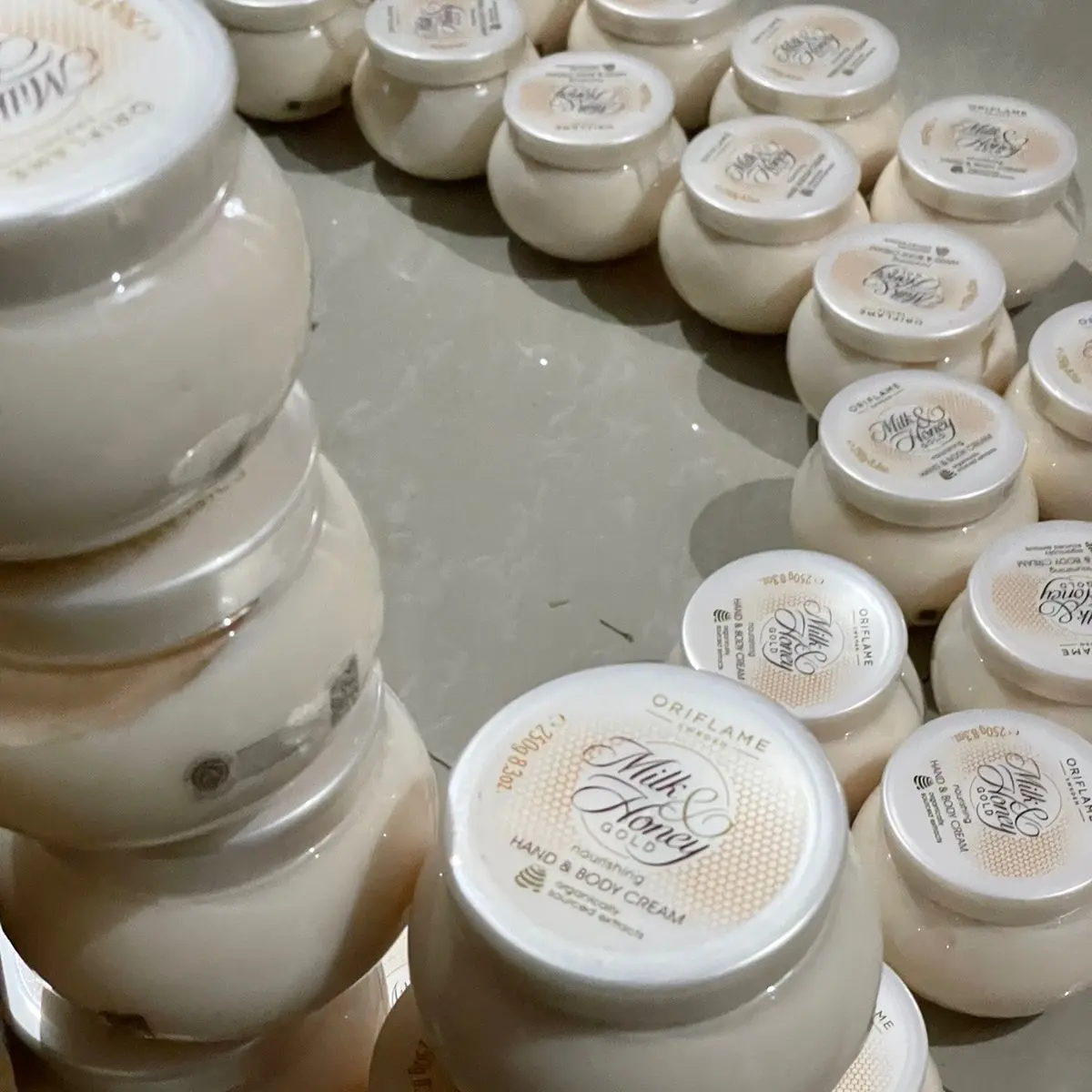 BODY CREAM MILK HONEY GOLD NOURISHING ORIFLAMEE Hand Mencerahkan Lotion Tubuh