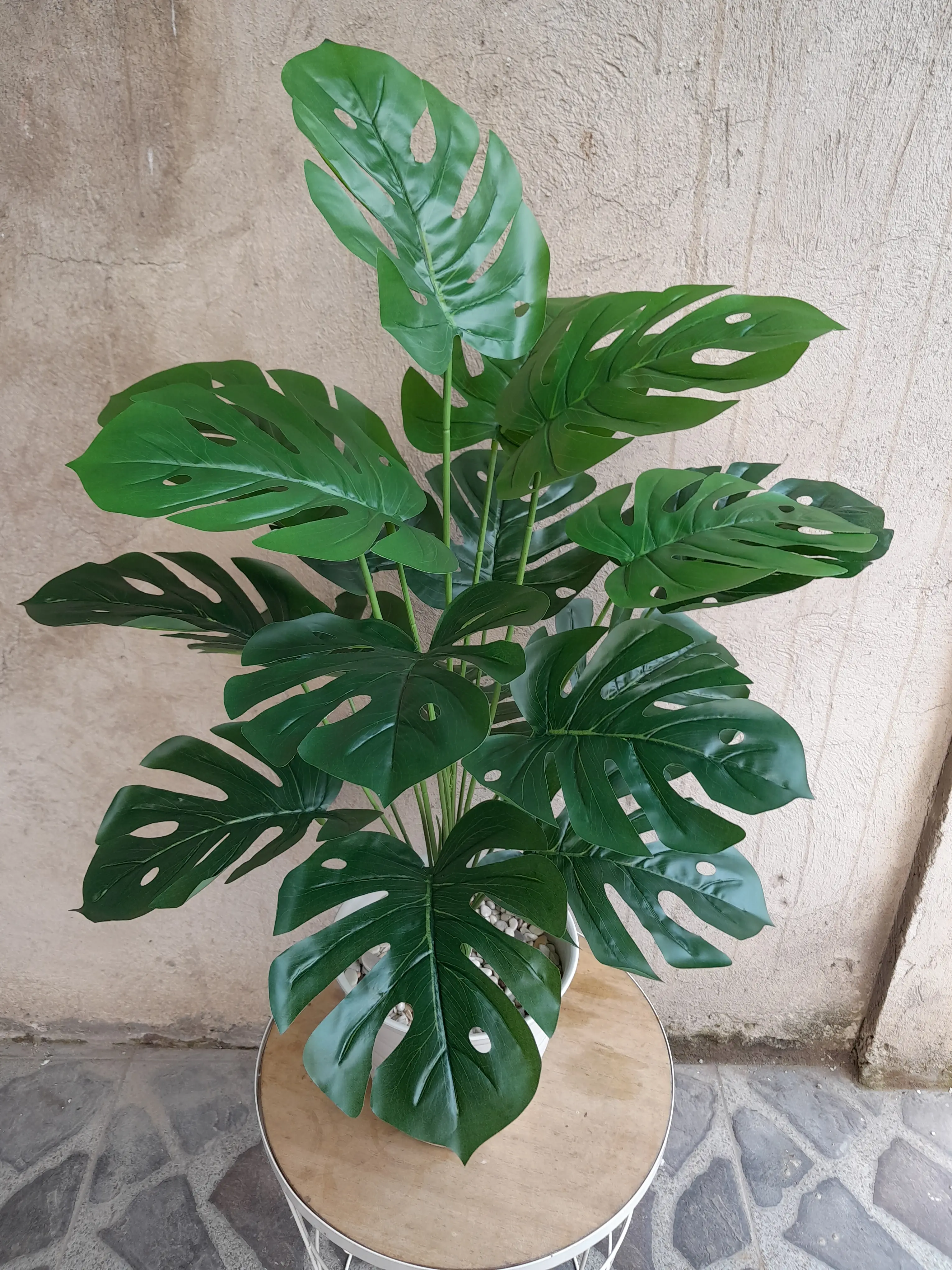 TANAMAN ARTIFICIAL MONSTERA HIJAU 18 CABANG(SUDAH TERMASUK POT) Plastik Pot Bunga