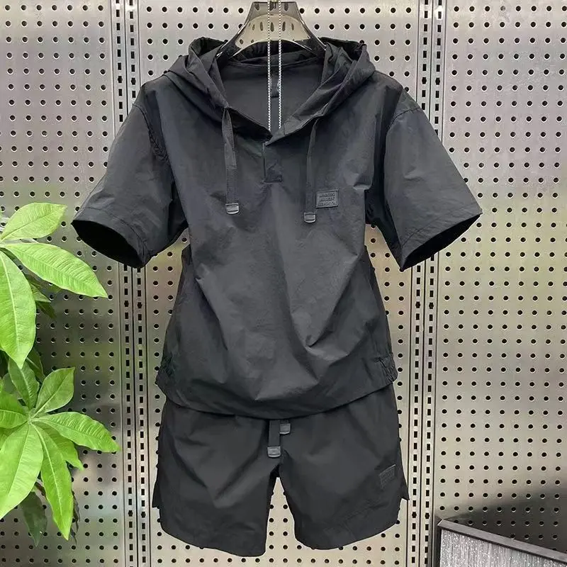 Bộ Đồ Hai Mảnh Mùa Hè, Màu Trơn Phong Cách Đơn Giản Và Thường Ngày Dáng Rộng Vừa Vặn, Nhẹ Và Thoáng Khí, Chống Nắng, Bộ Đồ Nam Hợp Xu hướng Bộ Quần Đùi Ngắn Tay, Phát Hành Năm 2025