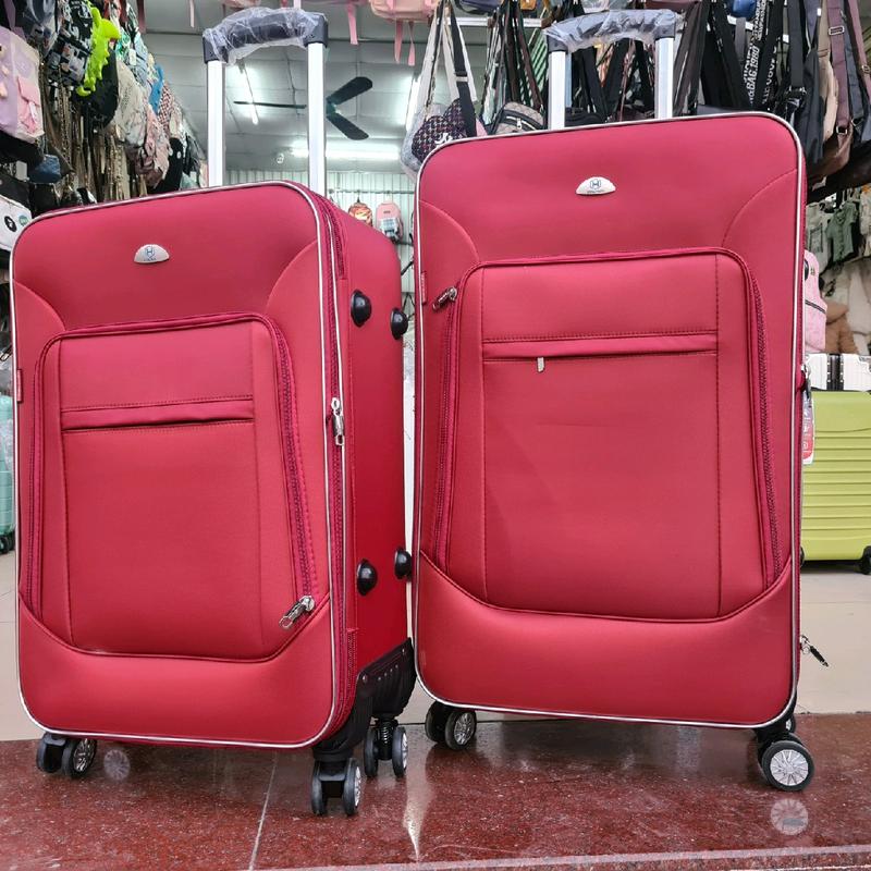 Size 28 Vali vải dù Hùng Phát đủ 3 size 20/24/28 ,có ngăn mở rộng ,tay kéo chắc chắn ,có khóa số bảo mật ,4 bánh xe có lò xo giảm sóc, quay 360 độ