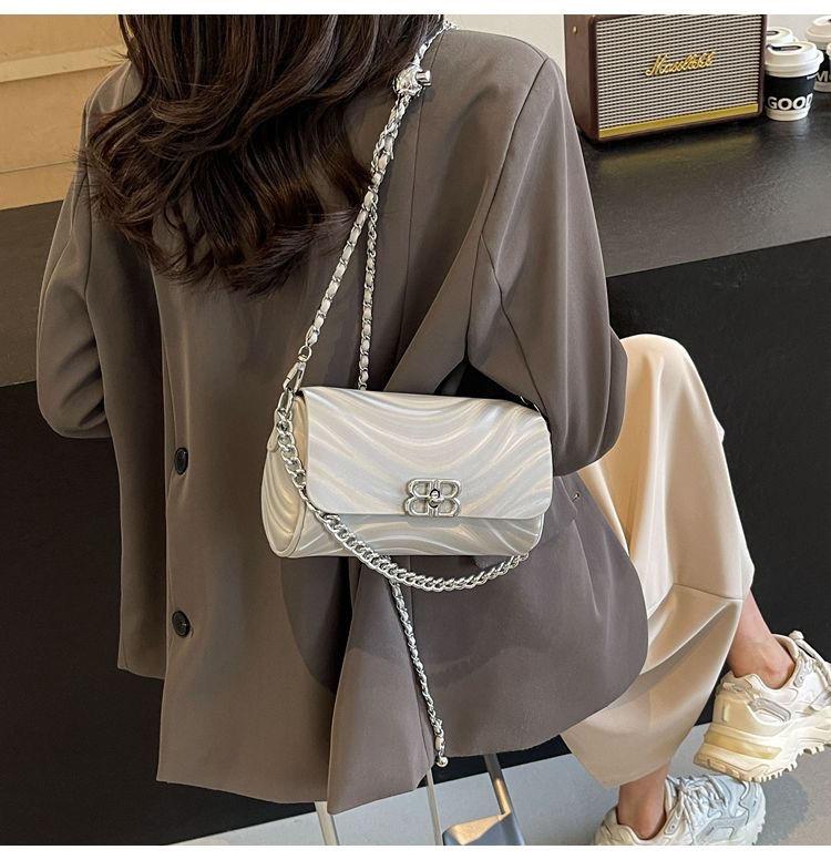 Product Introduction of Túi Nhỏ Hợp Xu hướng Cao Cấp Boshili, Dành Cho Nữ, Hàng Mới Về 2024, Túi Messenger Độc Đáo Dễ Phối Đồ Túi Đeo Vai Dây Xích, Thời Trang, Được 5887 Người Vinh Danh 31