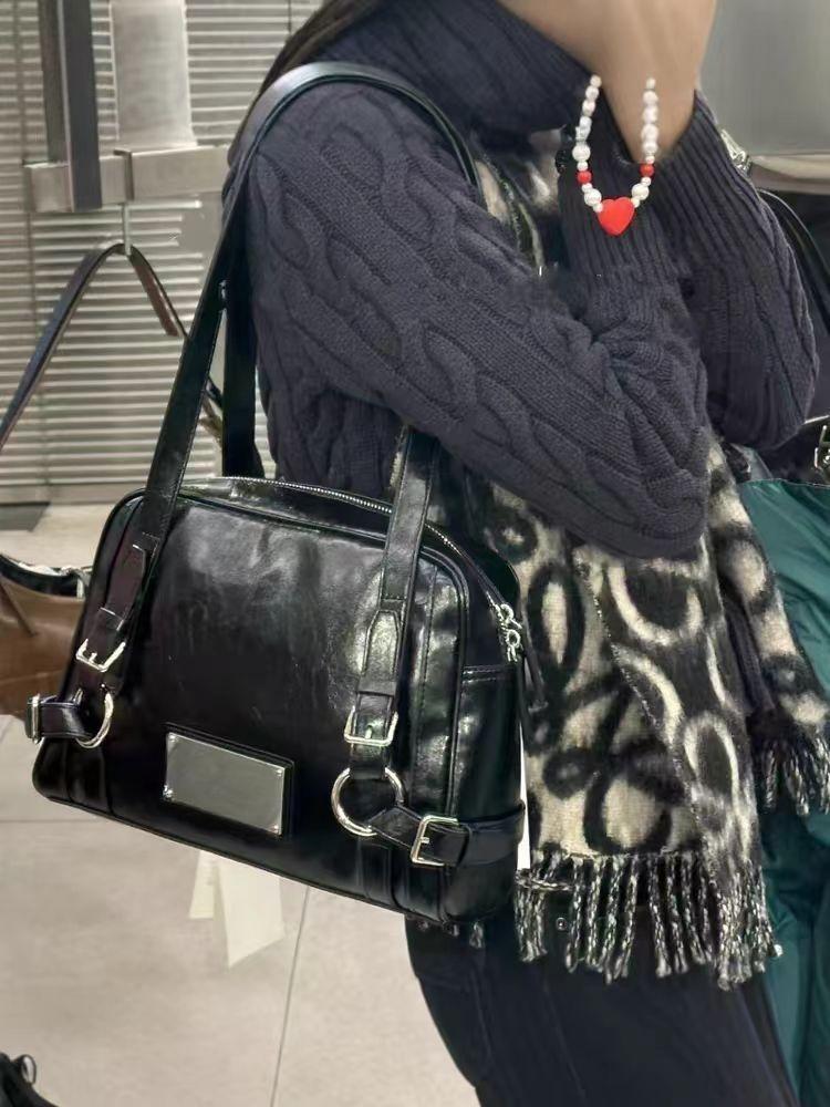 Product Introduction of 2025 South Korea New Shoulder Motorcycle Bag Special-Interest Design Bowling Bag Commuter Large Capacity Totes Vintage Handbag 8