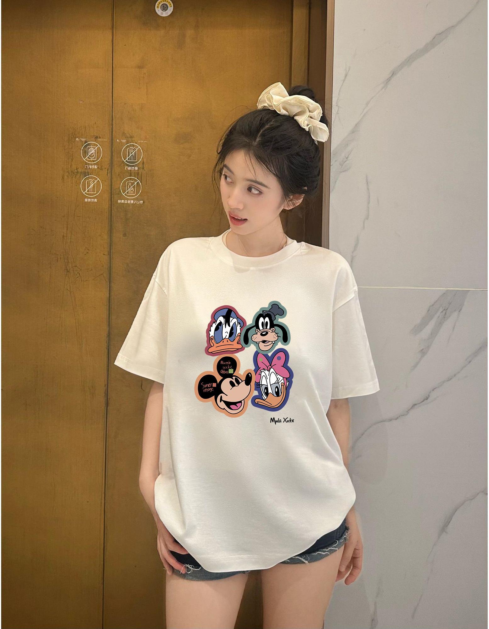 Atasan wanita sedang diskon! Kaos lengan pendek putih motif retro Korea, gaya unik, longgar, membuat tubuh terlihat langsing, sedang tren di Instagram.
