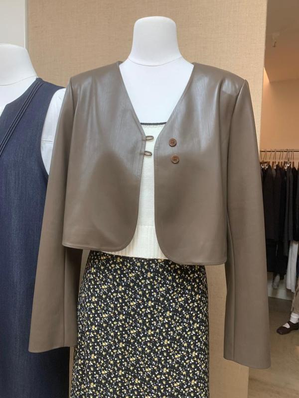Product Introduction of European Station Short Leather Jacket Female 2023 Spring And Autumn Long Sleeve Single-Breasted V-Neck Slimming Elegance Retro Pu Coat 1[Stock] 2