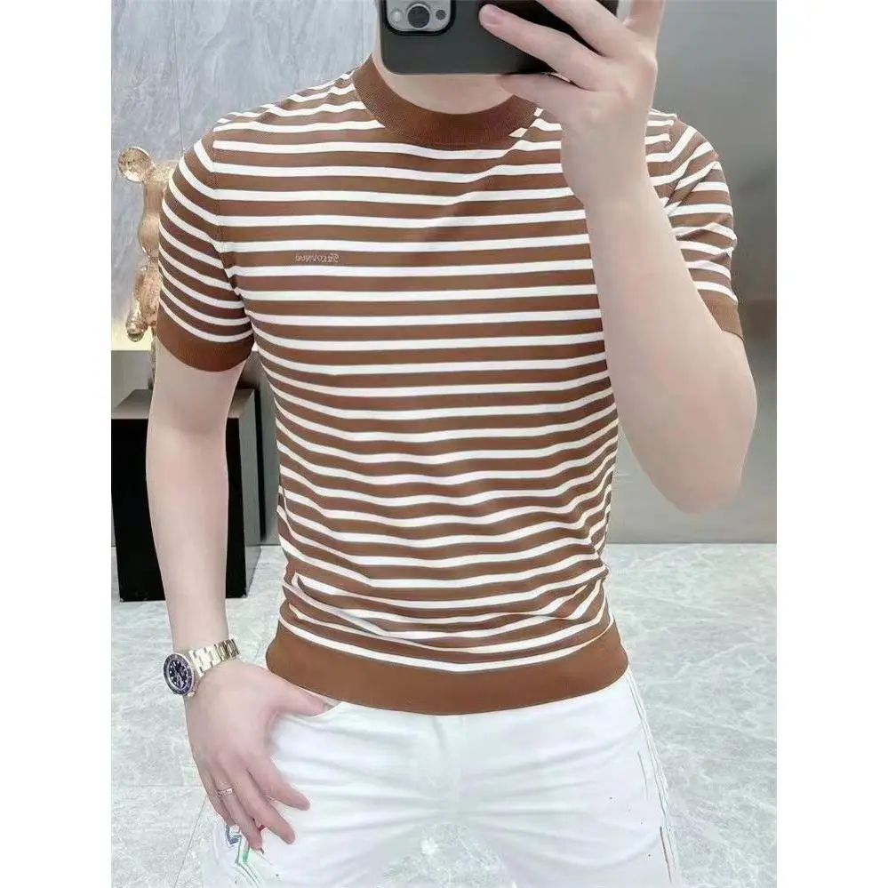 Áo Thun ngắn Tay Kẻ Sọc Cổ Điển Mùa Hè, Thiết Kế Mới Của Nam Giới, Dáng Ôm, Thời Trang Dễ Phối Đồ Cổ Tròn, Tay Lửng Áo, Phong Cách European Station, Thích Hợp Cho Năm 2025