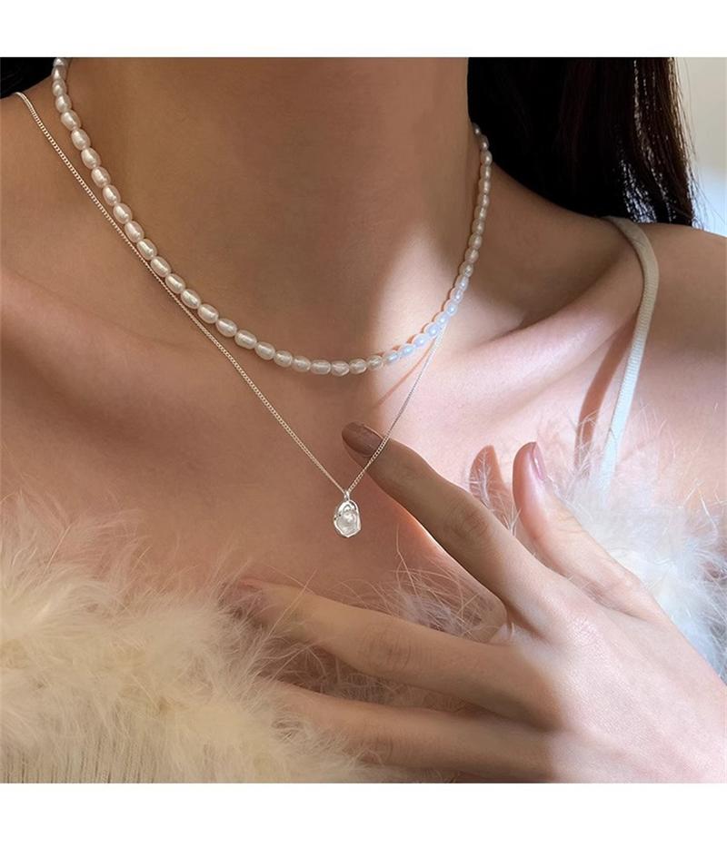 Product Introduction of S925 Pure Silver Natural Freshwater Pearl Mini Pod Necklace for Women, Simple and Niche Temperament, Exquisite Collarbone Chain Silver Decoration 3