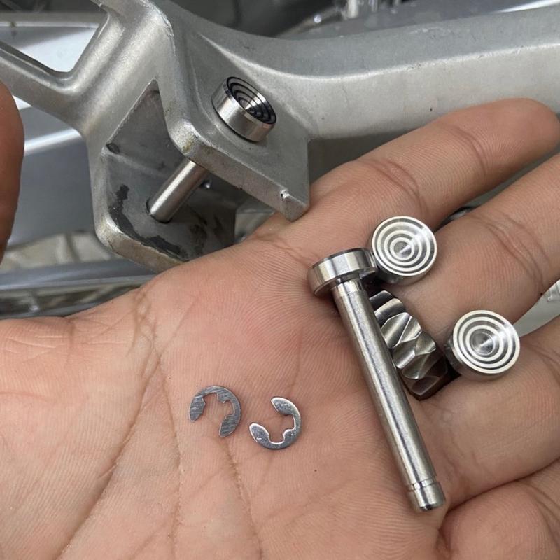 (Lẻ) 1 cặp Chốt Xỏ SALAYA - Gác Chân Sau Honda Yamaha ( KHÔNG SỬ DỤNG CHO XE TAY GA )