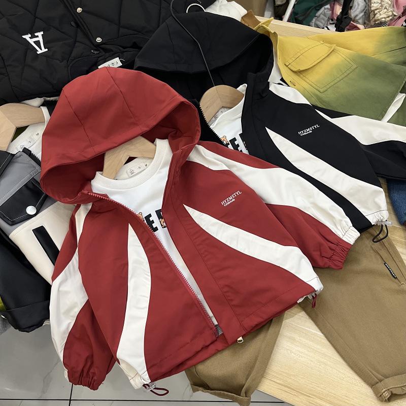 Áo khoác gió Có Mũ 2 lớp lót lưới đỏ,đen có 2 màu cho bé trai gái size 13-30kg,áo khoác bé trai