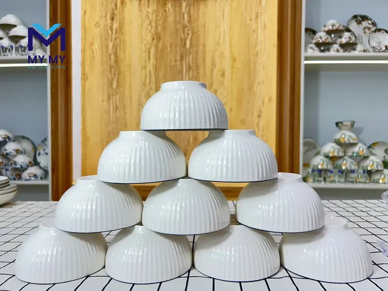 Bộ Bát Đĩa Trắng Sọc Viền Đen 21 Chi Tiết , 10 Đôi Đũa Khảm vàng Và 10 thìa sứ trắng 1