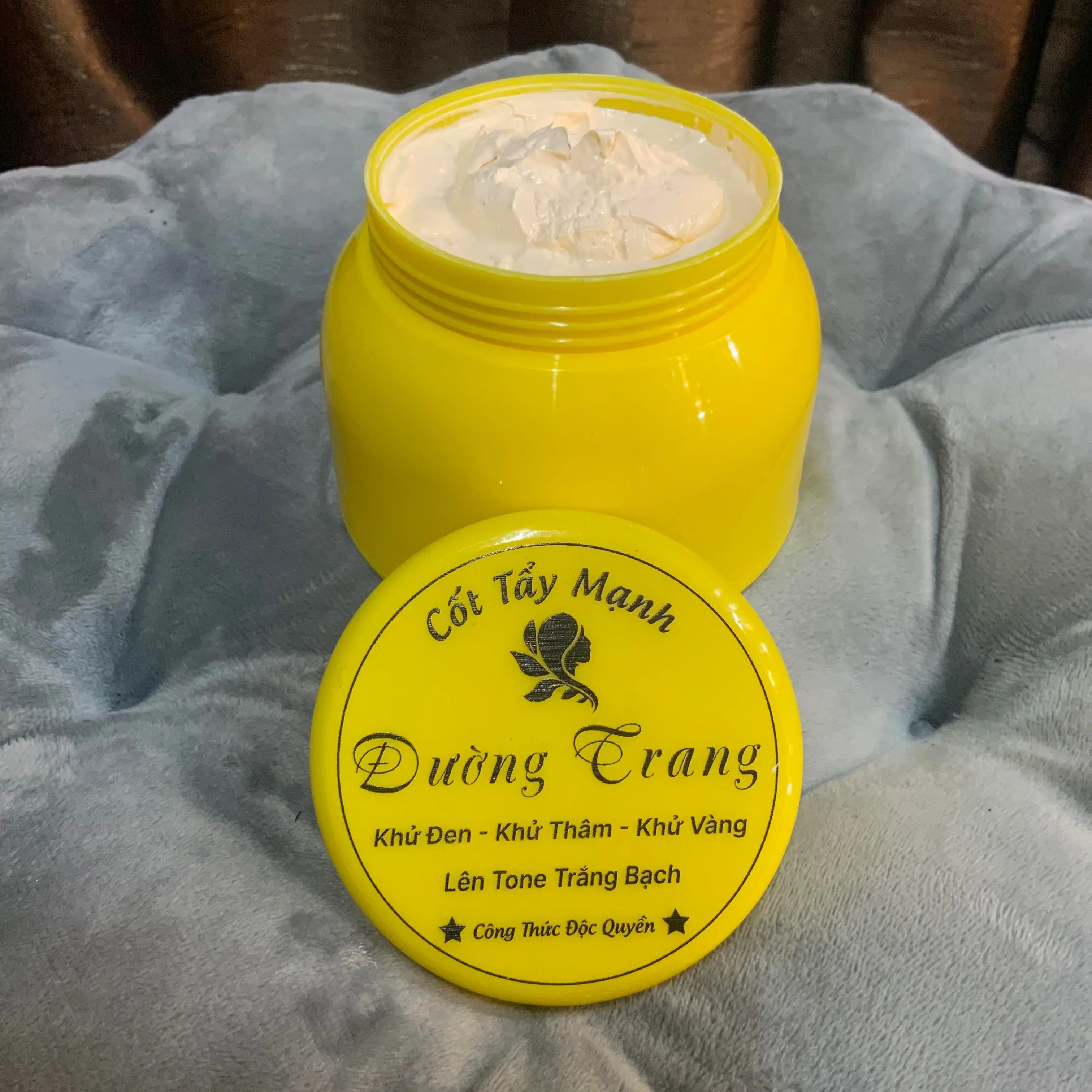 KEM BODY CỐT TẨY MẠNH . ĐƯỜNG TRANG (ĐT) CẢI TIẾN MỚI, Thấm Nhanh, Tẩy Da đen, Trọng Lượng 150g