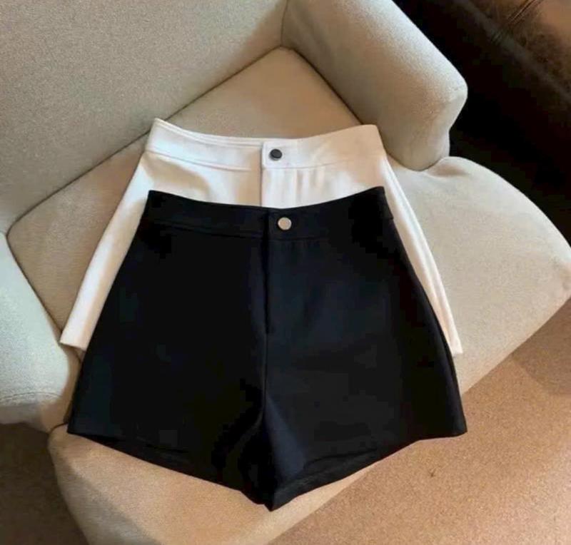 Quần Shorts Nữ Cạp Cao Dáng Ngắn,Có Túi Sau Có 2 Màu Đen Trắng Cơ bản.Ôm body Co Giãn 4 Chiều -Chất Vải Umi hàn Đẹp 1