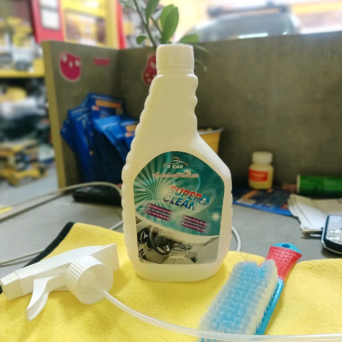 ( X-car) Bộ chai vệ sinh nội thất xe ô tô đa năng super Clean 500ml làm sạch ghế da, đồ da +1 bàn chải+1 khăn ( Hàng an toàn + bảo vệ nội thất)