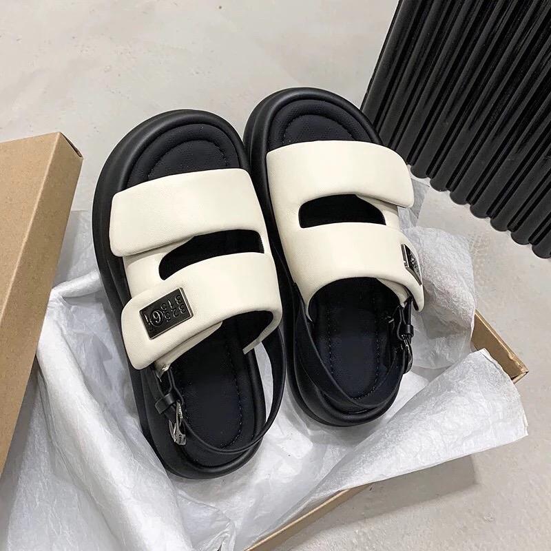 Giày quai hậu nữ đế bánh mì gắn mác tem quai dán  DéP  Shoes