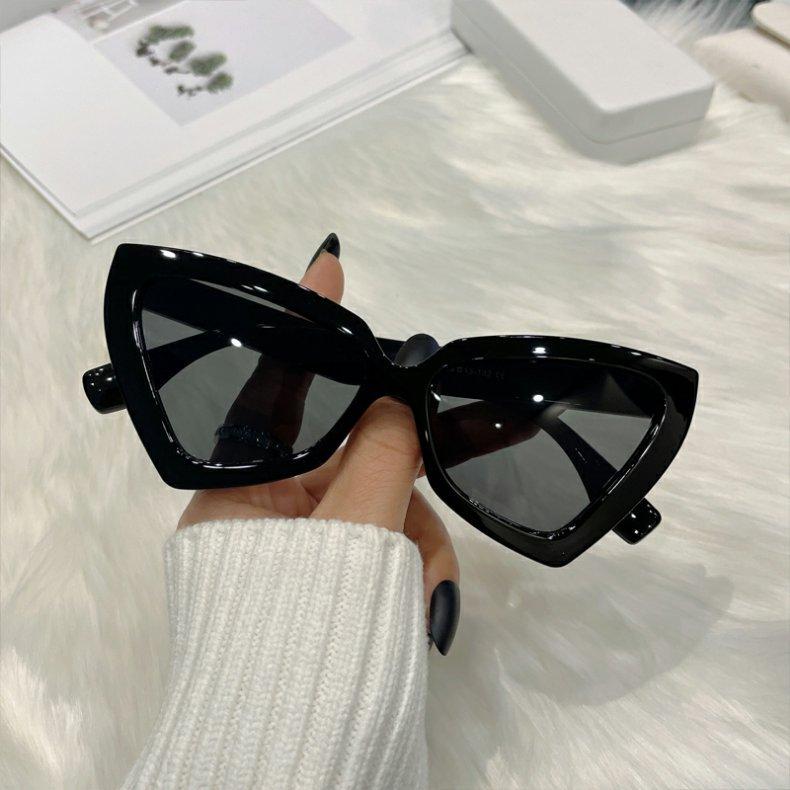 Product Introduction of Red Cat Eye Sunglasses Women New Fashion Style Triangle Shades Clear Candy Color Eyewear Vintage Sun Glasses for Women Fashion 2