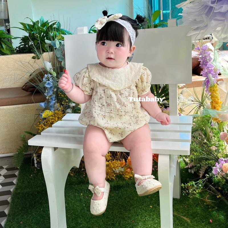 (ĐỘC QUYỀN) Bodysuit Cho Bé Set 3 Chi Tiết Body Chất Xô Muslin Hoa Nhí Kèm Yếm Và Turban Nơ Ren Xinh Xắn, Body Cho Bé 3-11kg