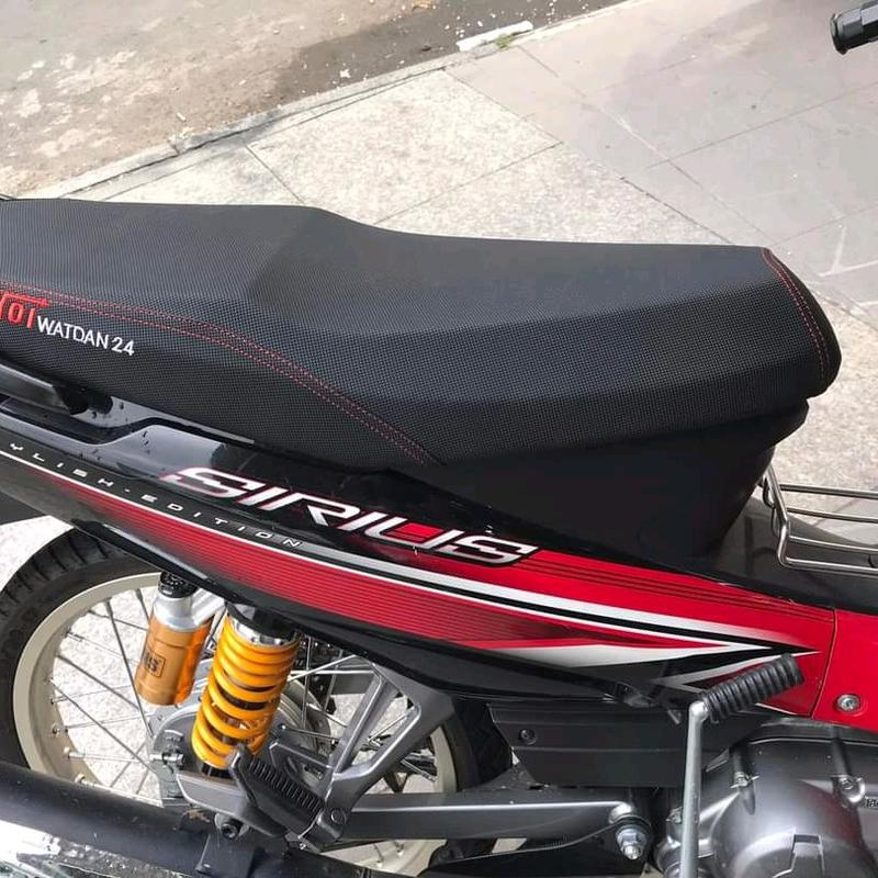 YÊN XE Sirius 50/110cc. Yên Gọt 2 Tầng mút trắng.