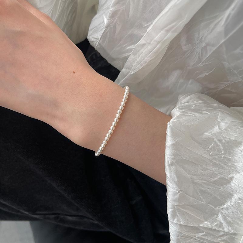 Product Introduction of 2024 New French Folding Bracelet Light Luxury Minority Exquisite Elastic String Bracelet 5