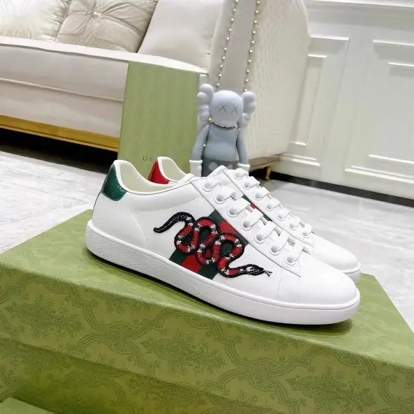 Giày rắn thêu nam full size 38-43 hot trend Sneaker Shoes Đế Bằng Mùa đông Mùa hè Mũi tròn