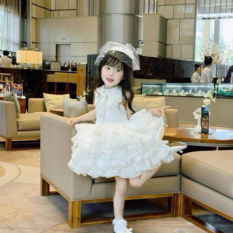 Váy công chúa tầng phối kim sa cà vạt cho bé