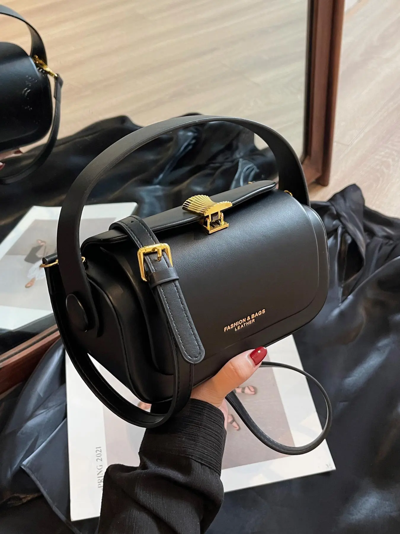Fashion Letter Label Decorated Handbag, Casual Versatile Shoulder Bag for Women, Trendy All-match Commuter Purse for Daily Used