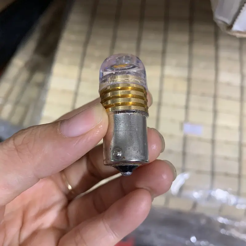 Bóng đèn 1 râu chớp đien 24v 4