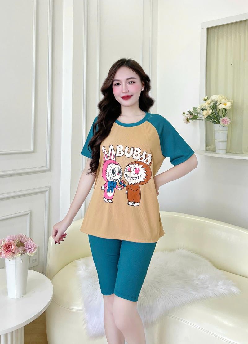 Product Introduction of Bộ đồ lửng tăm hàn phối lubabu dễ thương,chất thun tăm hàn mềm mại,thoáng mát,co giãn bốn chiều tăng độ thỏa mái khi mặc,quần có túi sâu rất tiện lợi. Thời Trang Tuyết Nhi. Nữ Women Áo Quần Ngủ Top Voi 30
