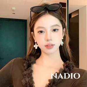 [Nadio] Anting Bunga Empat Kelopak Warna Karamel Amber B145