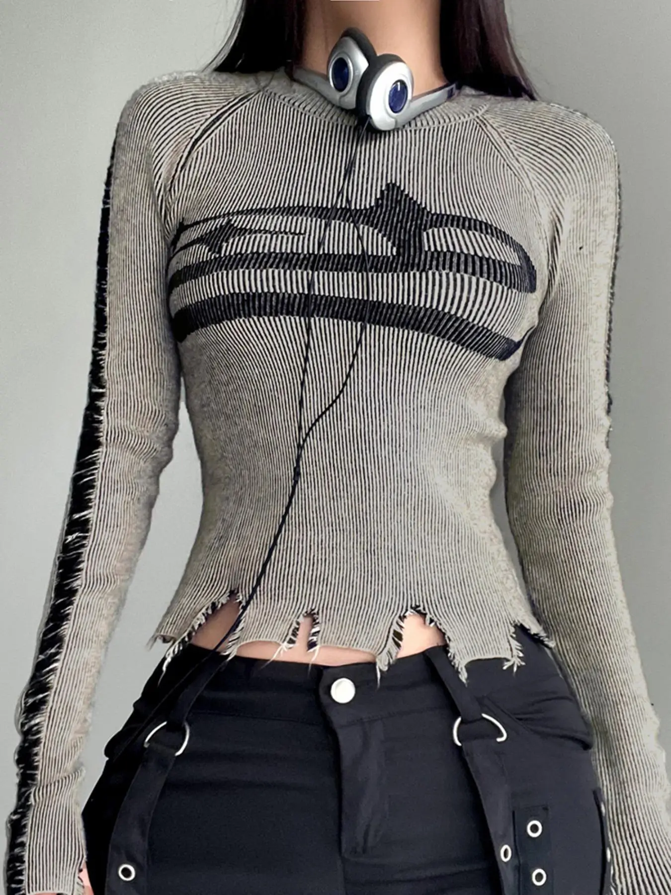 Women's Ripped Graphic Raglan Sleeve Crop Sweater, Casual Street Long Sleeve Round Neck Jumper for Fall & Winter, Women's Knitwear Top for Daily Wear