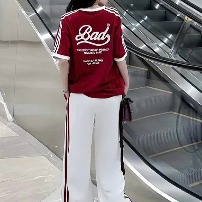 Set Bad đỏ trắng quần suông chạy viền phối áo chất cotton dày dặn phong cách thể thao cá tính trẻ trung - SMLZ S 43-49kg - Nữ