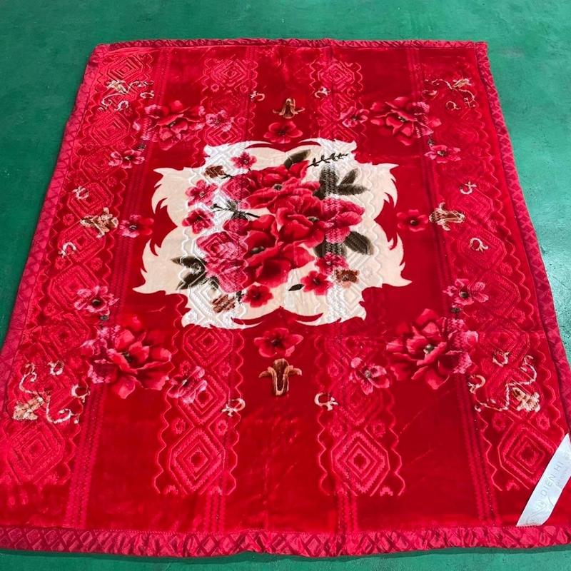 Chăn lông 4kg 3 lớp ( tặng kèm túi sách ) 5
