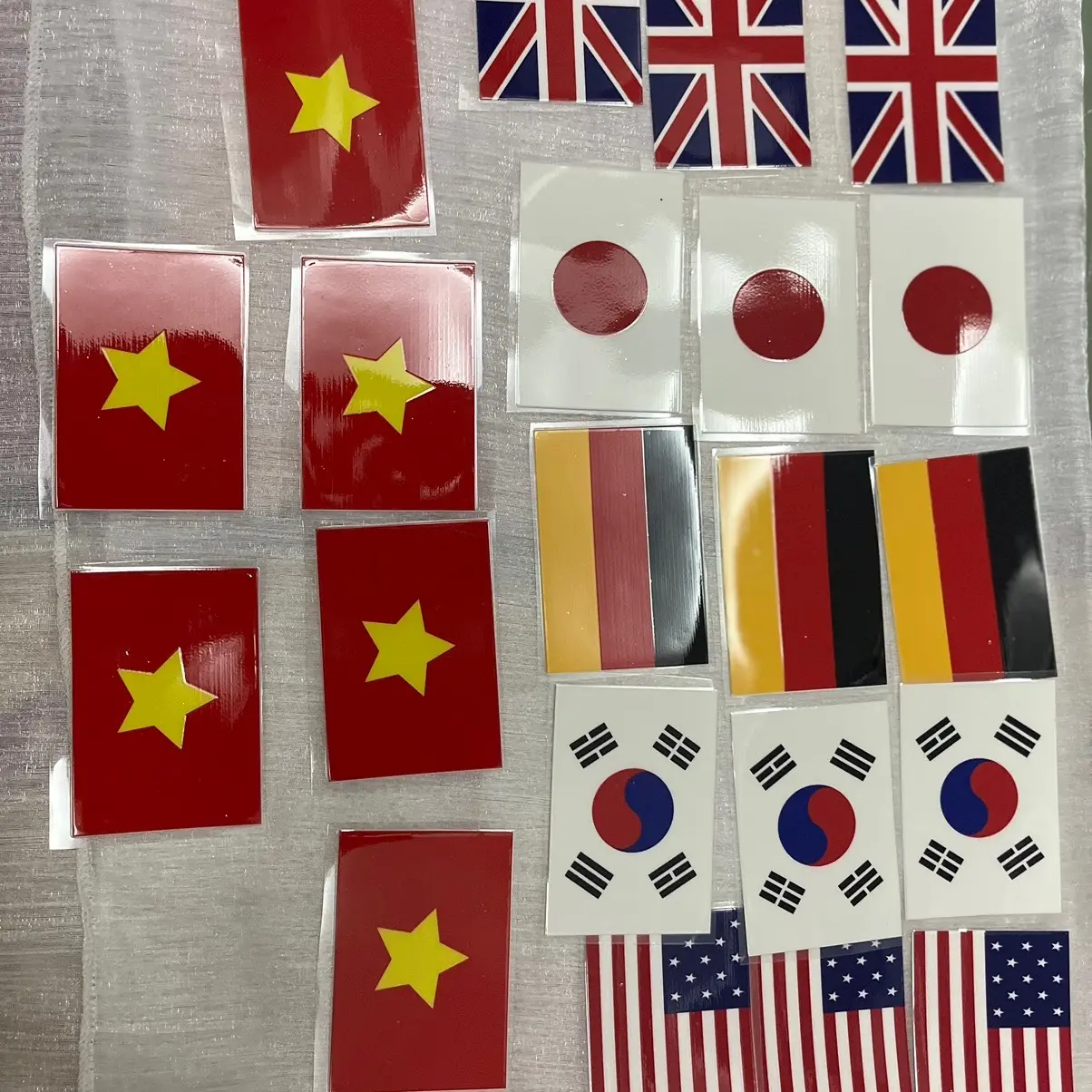 Nhãn dán decal Tem sticker logo lá cờ Việt Nam trang trí xe, điện thoại ô tô mãnh liệt tinh thần Việt Nam