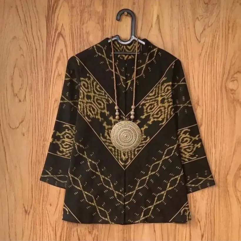 Blouse Tenun Etnik Motif Kalimantan