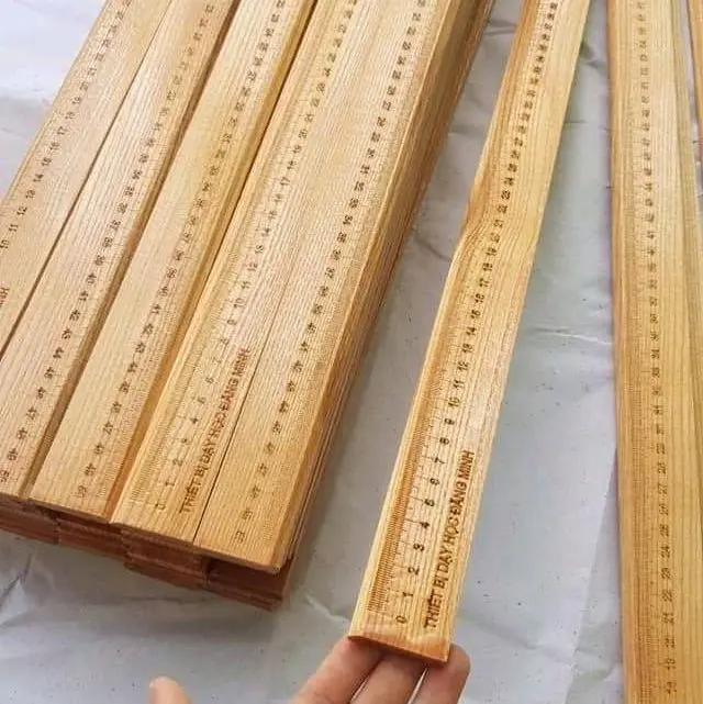 Thước gỗ tự nhiên 30cm , 50cm , 60 cm khắc vạch tia số rõ , phun PU bóng cho giáo viên , học sinh 1