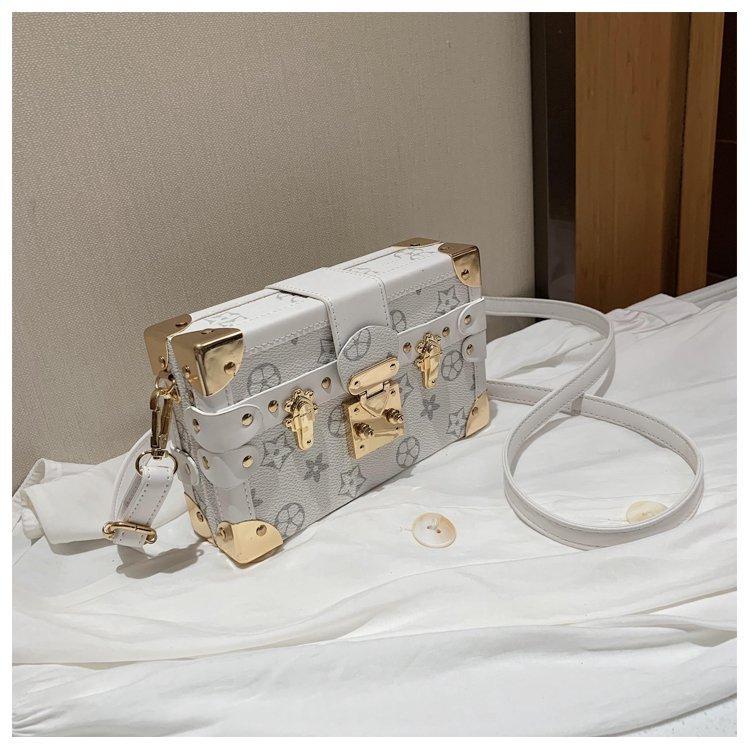 Product Introduction of Vintage Print Women's Box Bag High-Value New Light Luxury Niche Makeup Bag Small Square Bag Single Shoulder Crossbody Bag 22