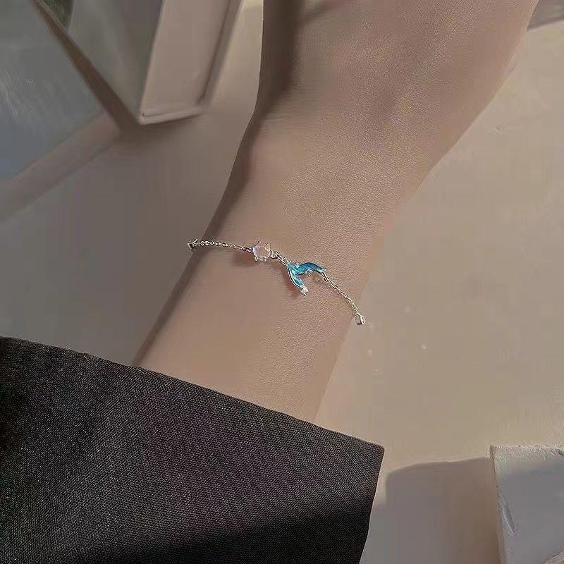 Product Introduction of Sparkling Moonstone Fish Tail Bracelet for Women Summer Fresh High-end Ins Collarbone Niche Versatile Pearl Elegant Design Very Beautiful 3