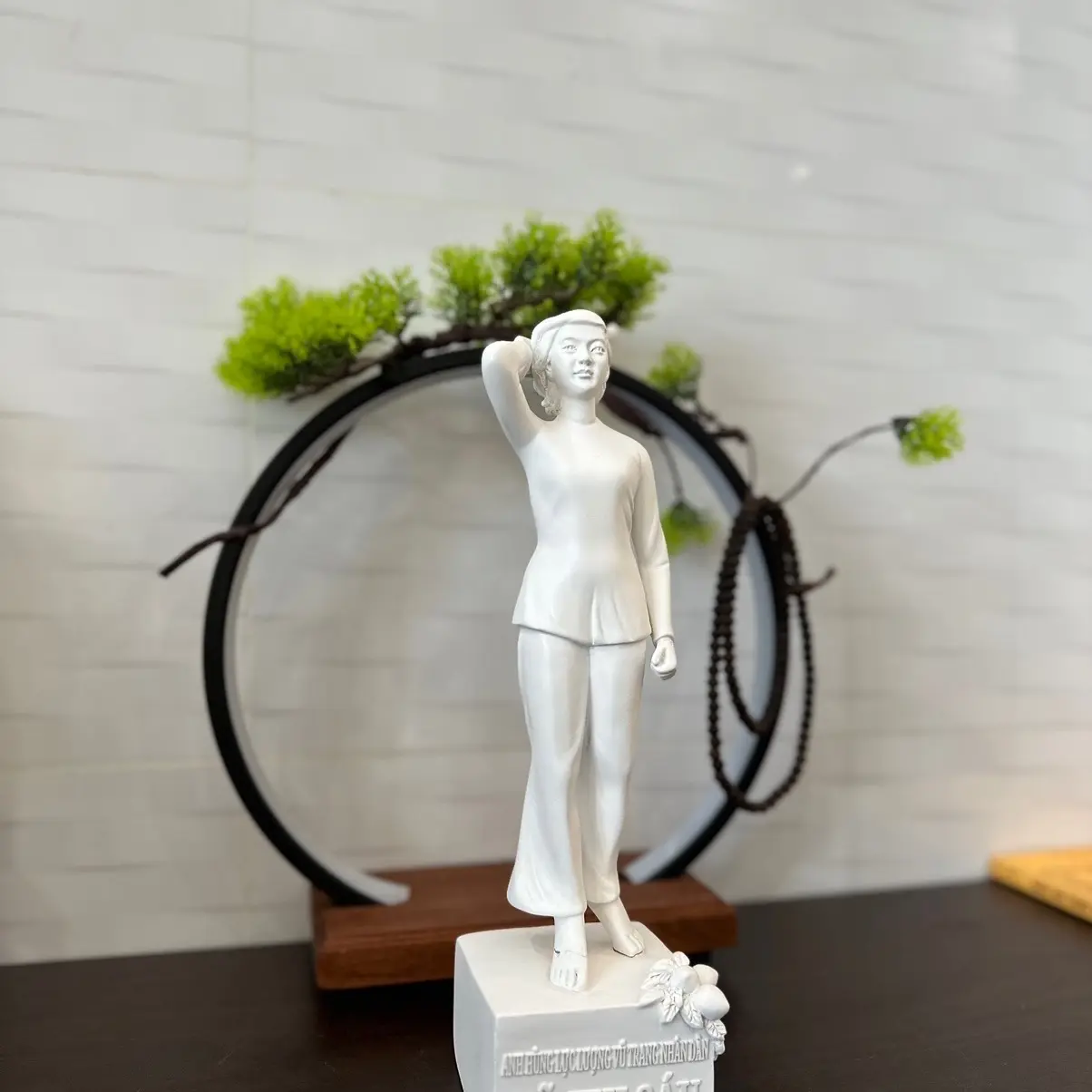 Tôn Tượng cô Võ Thị Sáu 30cm