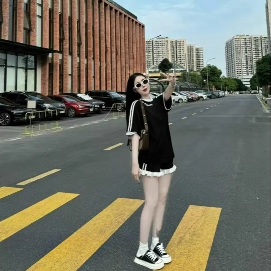 Bộ Nữ Basic Áo Sọc Tay Thể Thao, Quần Đùi Phối Gấu Ren Trắng, Chất Liệu Cotton Đủ Size - 2 Màu đen Trắng Sport