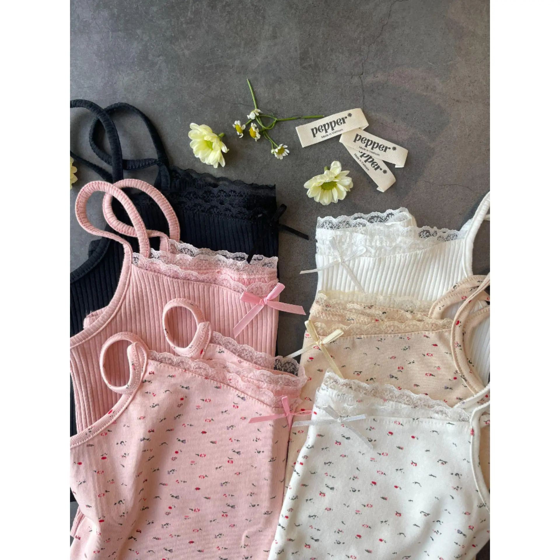 Floral Top | Áo Hai Dây Croptop Hoa Nhí Nhiều Màu Viền Ren Dáng Ngắn Nữ Tính Ngọt Ngào Pepper Clothing