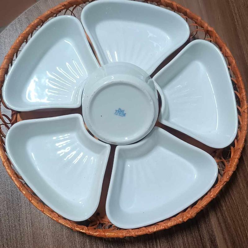 Bát Tràng Bộ Bát Đĩa Hoa Mai 5 Cánh Kèm Khaỵ Hàng Loại 1 Dày Đẹp Gốm Sứ Sang Trọng Kích Thước 32cm x 6.5cm Tiện Lợi Cho Bữa Tiệc