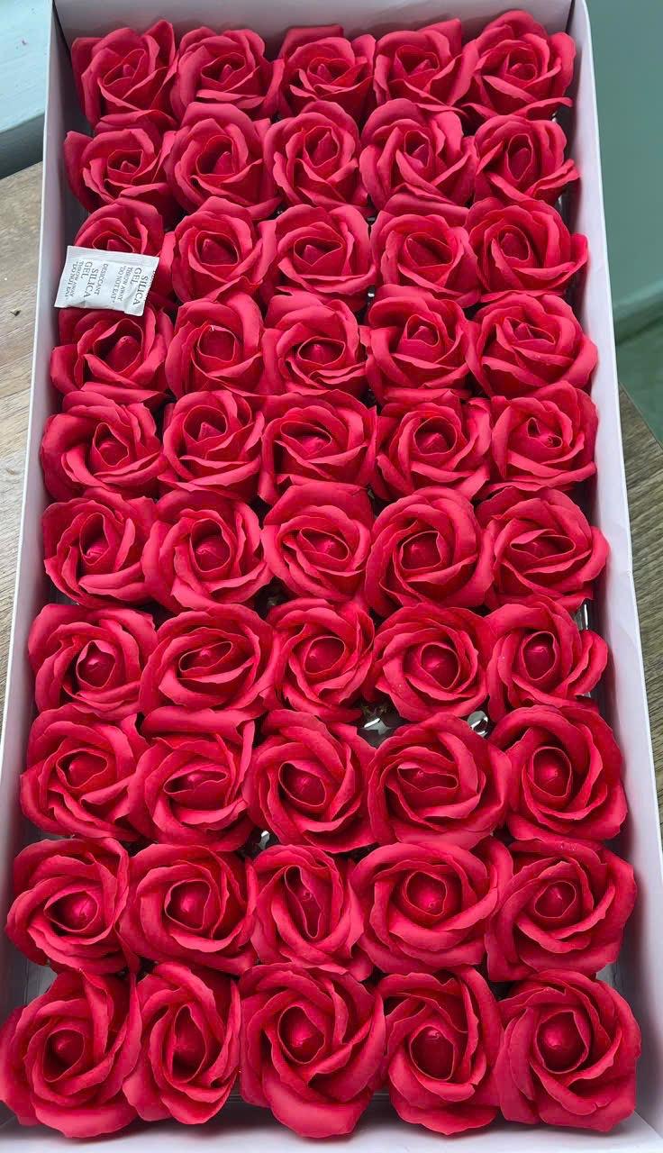 Product Introduction of Hộp 50 bông hoa sáp 3 lớp cao cấp( 50 bông 1 màu không kèm cành) 12